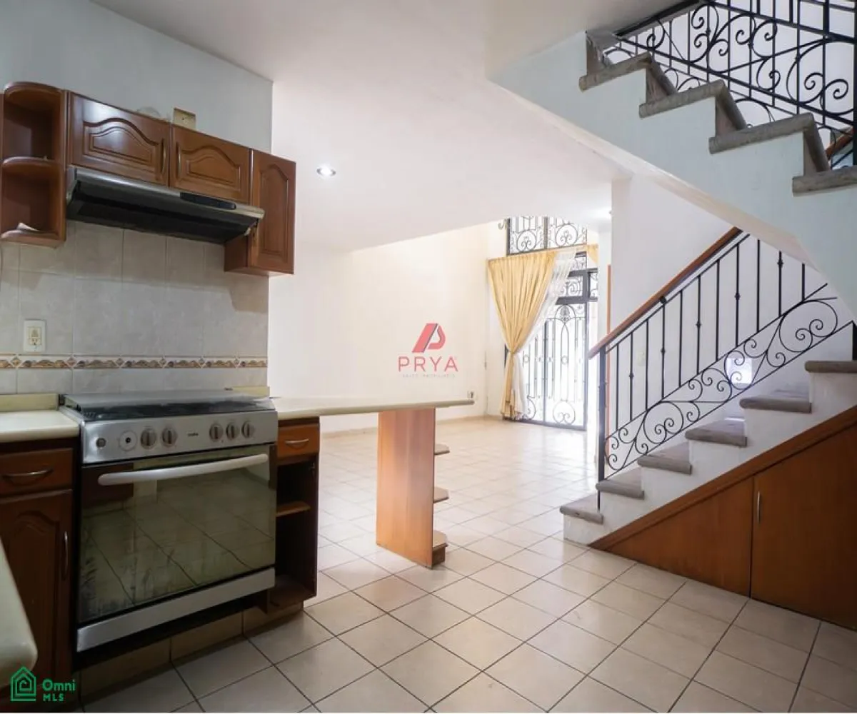 Casa En Renta,Americana,Alfredo R. Plascencia S/N, Guadalajara, Jalisco 44160, 4 Habitaciones,3 Baños,Alfredo R. Plascencia,MX261066101