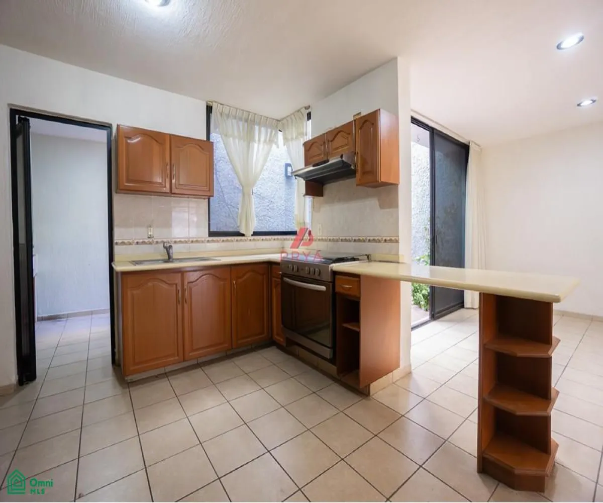 Casa En Renta,Americana,Alfredo R. Plascencia S/N, Guadalajara, Jalisco 44160, 4 Habitaciones,3 Baños,Alfredo R. Plascencia,MX261066101