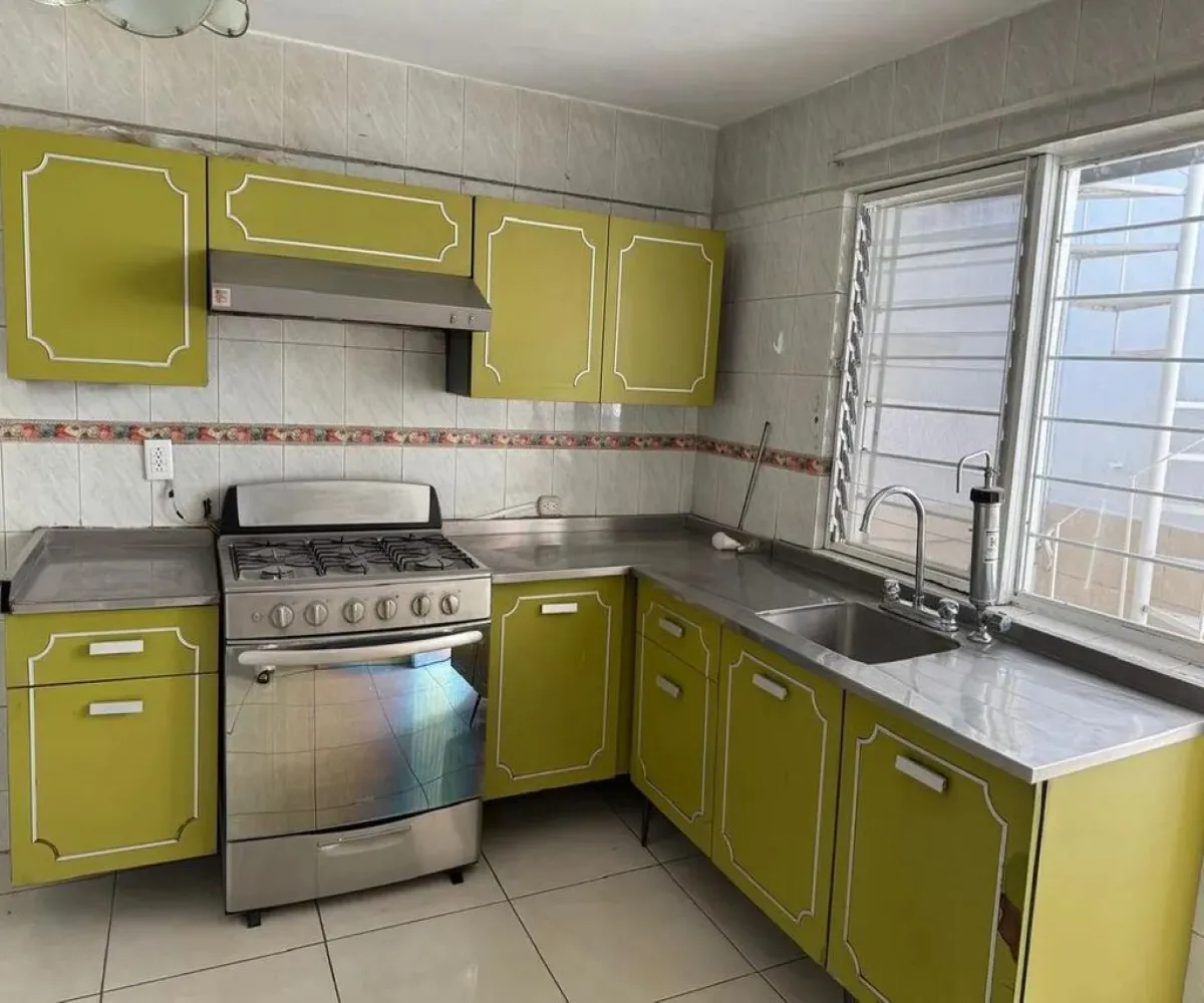 Casa En Venta,Revolución,Calle Batalla de Celaya S/N, San Pedro Tlaquepaque, Jalisco 45580, 4 Habitaciones,2 Baños,Calle Batalla de Celaya,2,pg16wEQ