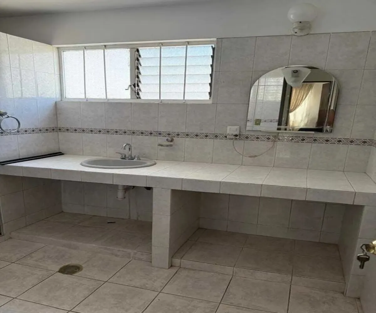 Casa En Venta,Revolución,Calle Batalla de Celaya S/N, San Pedro Tlaquepaque, Jalisco 45580, 4 Habitaciones,2 Baños,Calle Batalla de Celaya,2,pg16wEQ