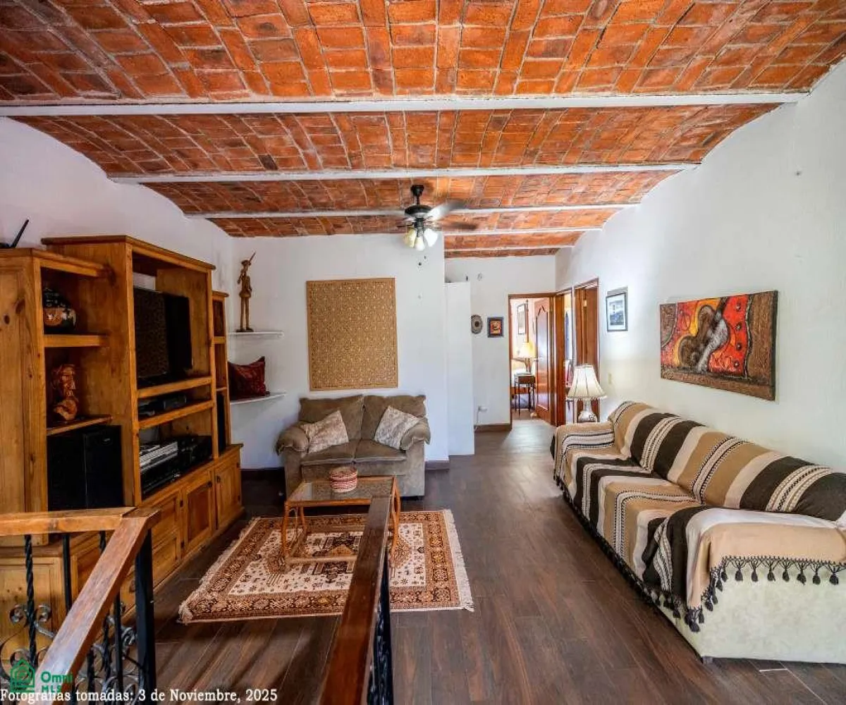 Casa En Venta,Barrio de Guadalupe,Zaragoza 717, Chapala, Jalisco 45900, 3 Habitaciones,3 Baños,Zaragoza,MX26004307M