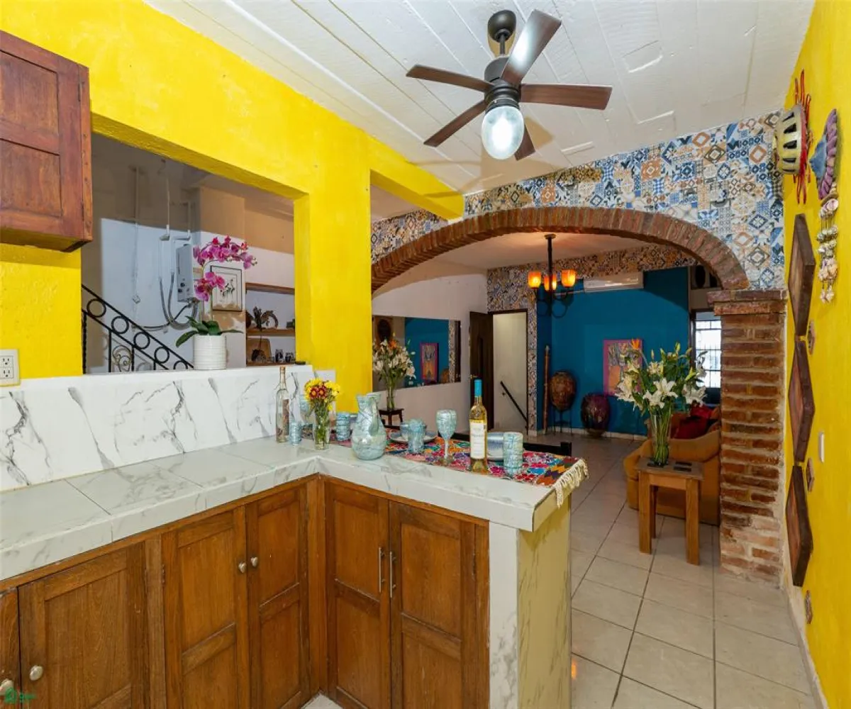 Casa En Venta,5 de Diciembre,Ecuador 1316, Puerto Vallarta, Jalisco 48350, 5 Habitaciones,2 Baños,Ecuador,MX26004311M