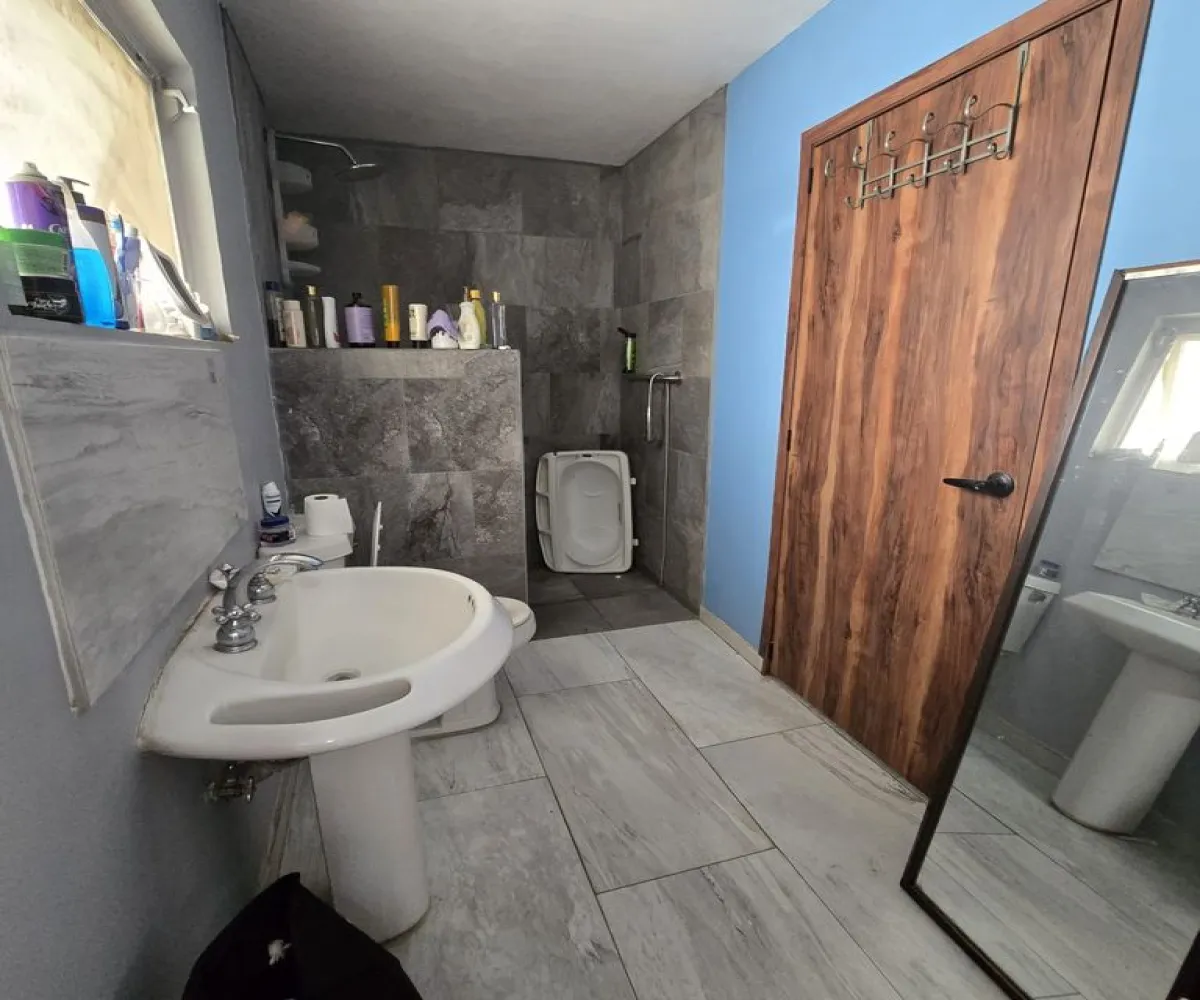 Casa En Venta,Arenales Tapatíos,Titanio 2611, Zapopan, Jalisco 45066, 3 Habitaciones,1 Baño,Titanio,1,psr1UfL