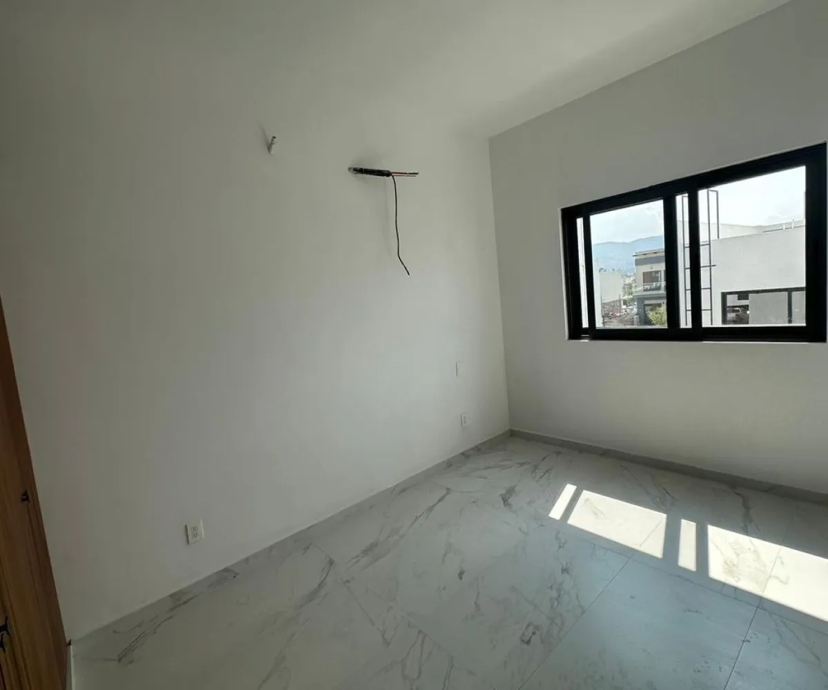 Casa En Venta,Avenida Vuelo de las Grullas 300, Tlajomulco de Zúñiga, Jalisco 45645, 4 Habitaciones,5 Baños,Avenida Vuelo de las Grullas,1,pz9ahhm