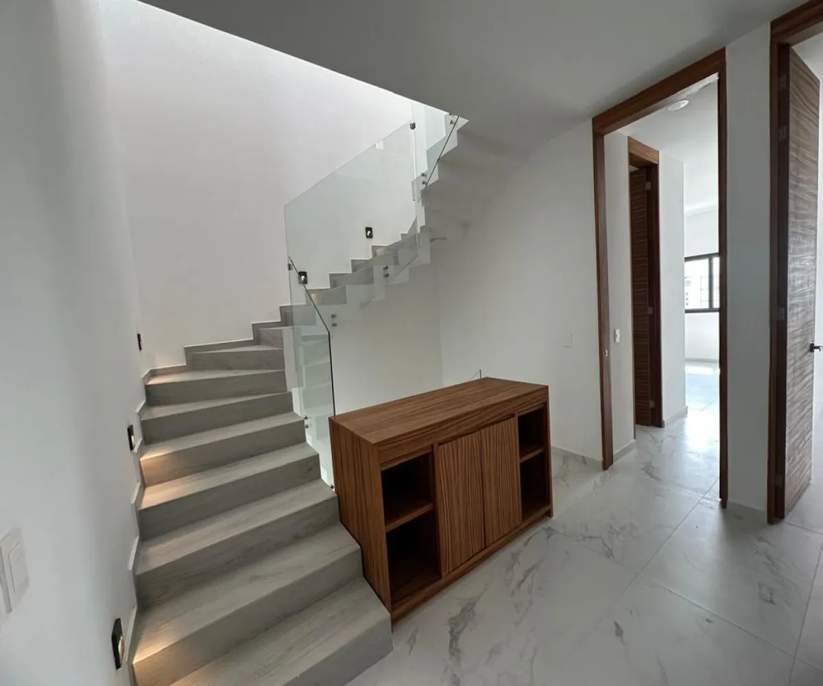 Casa En Venta,Avenida Vuelo de las Grullas 300, Tlajomulco de Zúñiga, Jalisco 45645, 4 Habitaciones,5 Baños,Avenida Vuelo de las Grullas,1,pz9ahhm