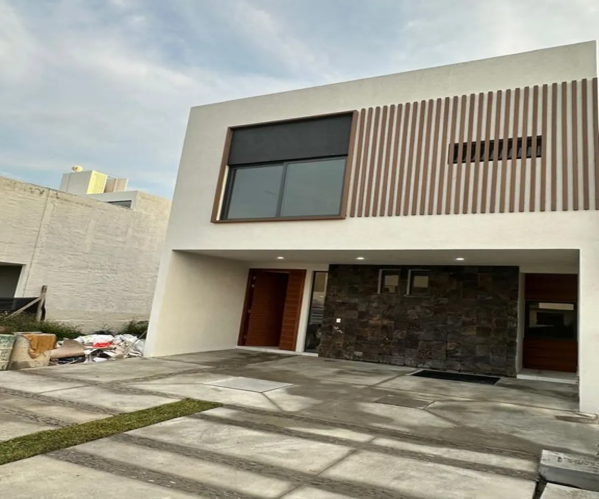 Casa En Venta,Avenida Vuelo de las Grullas 300, Tlajomulco de Zúñiga, Jalisco 45645, 4 Habitaciones,5 Baños,Avenida Vuelo de las Grullas,1,pz9ahhm