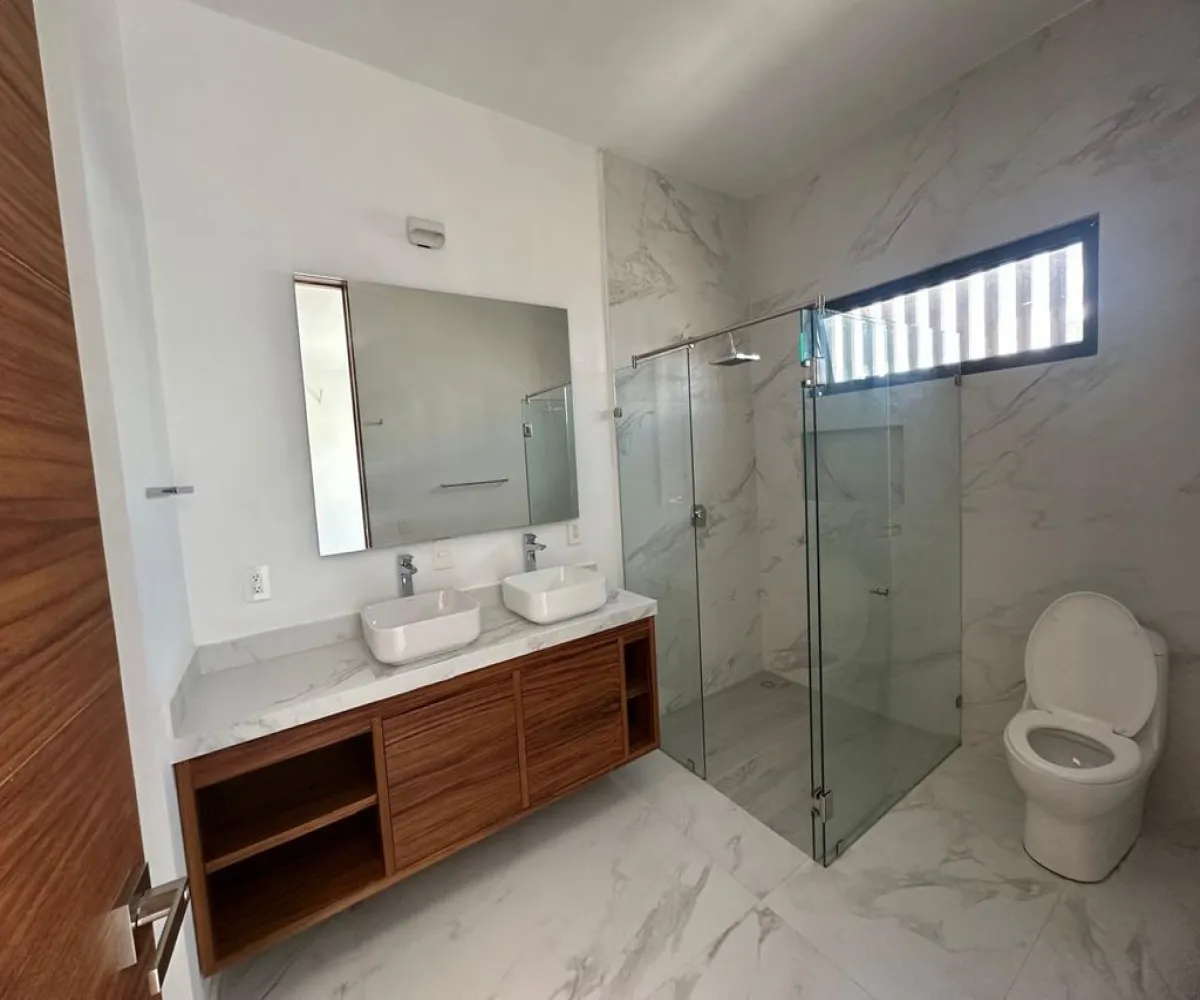 Casa En Venta,Avenida Vuelo de las Grullas 300, Tlajomulco de Zúñiga, Jalisco 45645, 4 Habitaciones,5 Baños,Avenida Vuelo de las Grullas,1,pz9ahhm