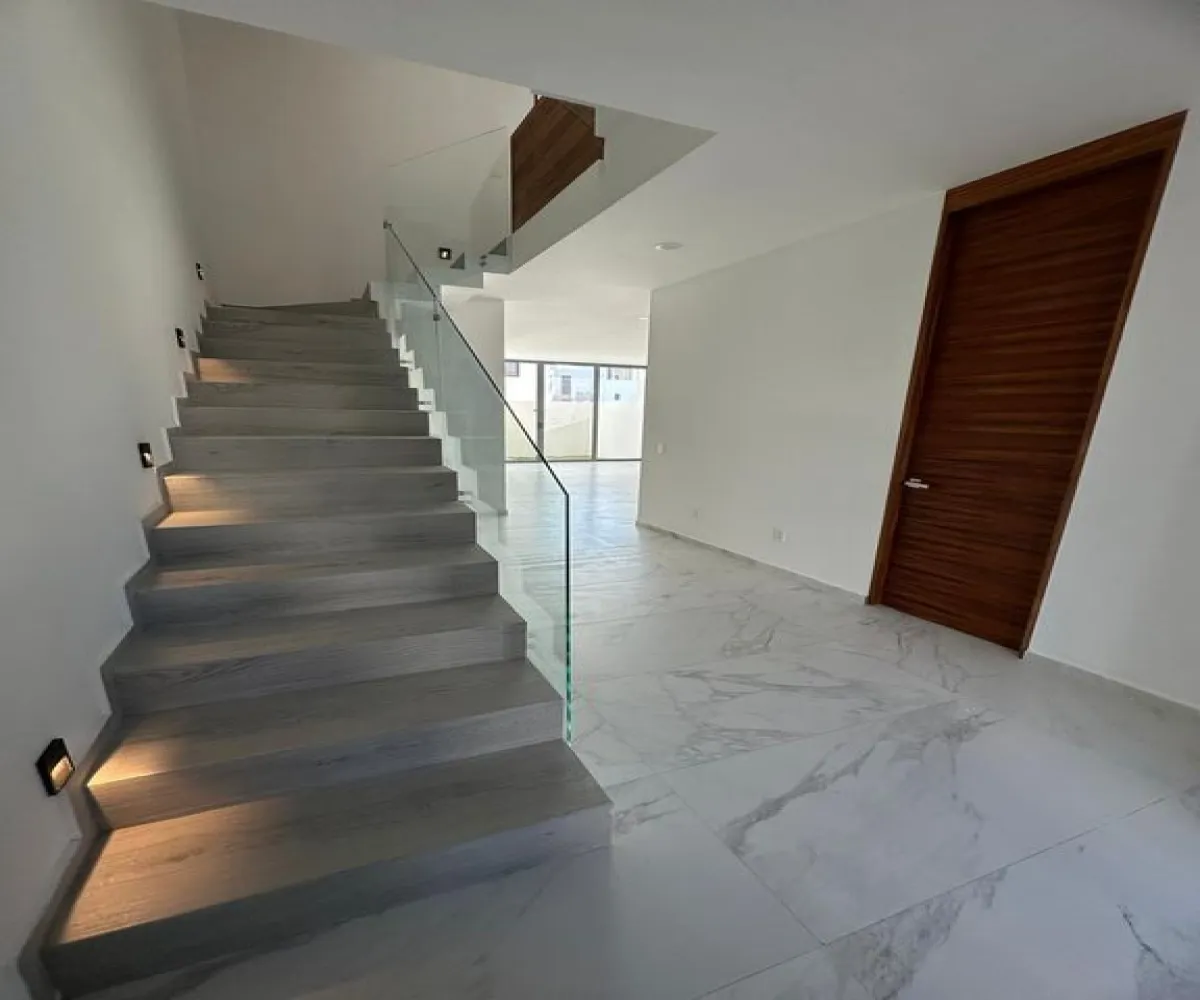 Casa En Venta,Avenida Vuelo de las Grullas 300, Tlajomulco de Zúñiga, Jalisco 45645, 4 Habitaciones,5 Baños,Avenida Vuelo de las Grullas,1,pz9ahhm