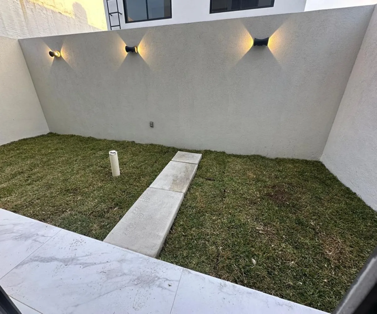 Casa En Venta,Avenida Vuelo de las Grullas 300, Tlajomulco de Zúñiga, Jalisco 45645, 4 Habitaciones,5 Baños,Avenida Vuelo de las Grullas,1,pz9ahhm