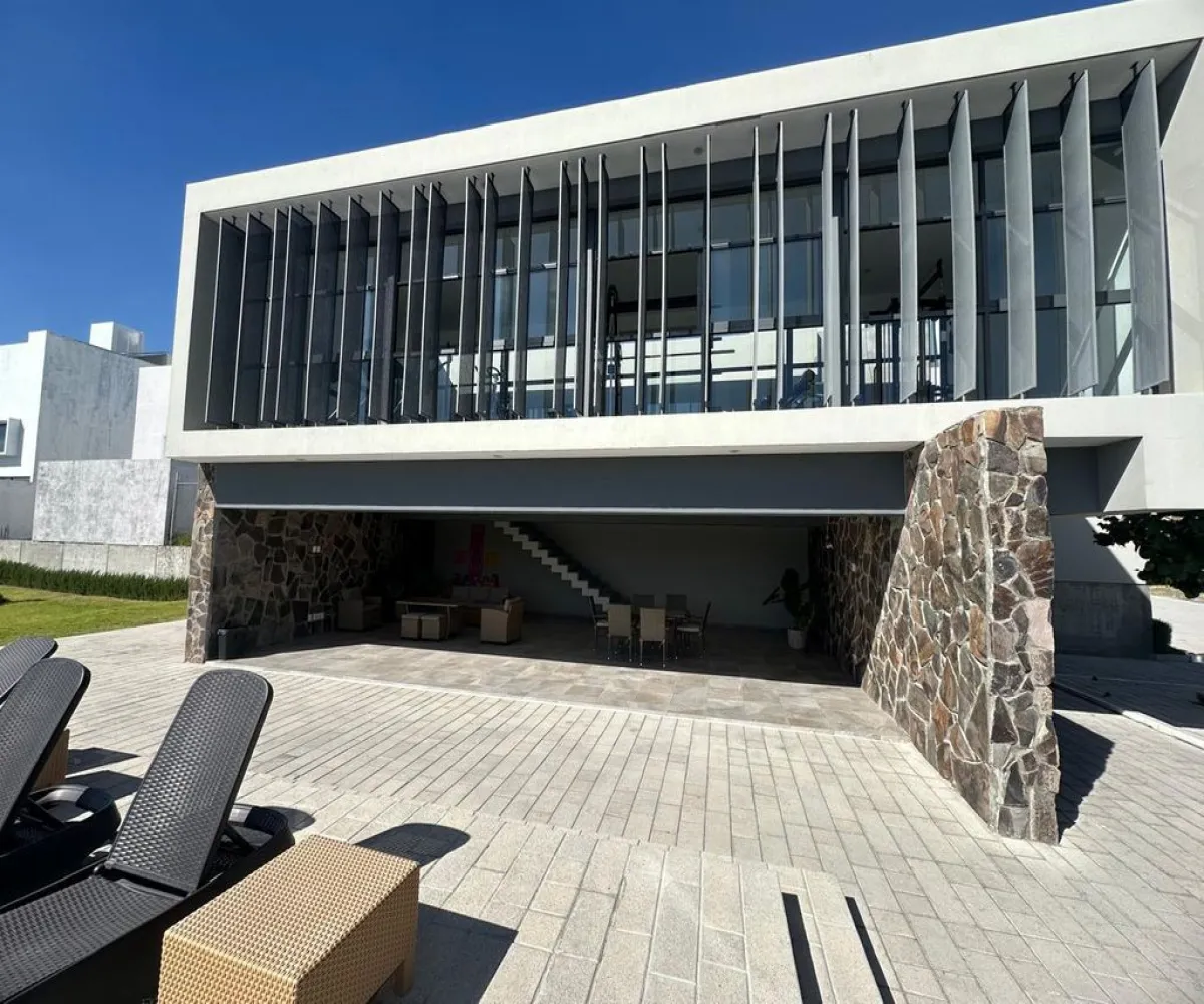 Casa En Venta,Avenida Vuelo de las Grullas 300, Tlajomulco de Zúñiga, Jalisco 45645, 4 Habitaciones,5 Baños,Avenida Vuelo de las Grullas,1,pz9ahhm