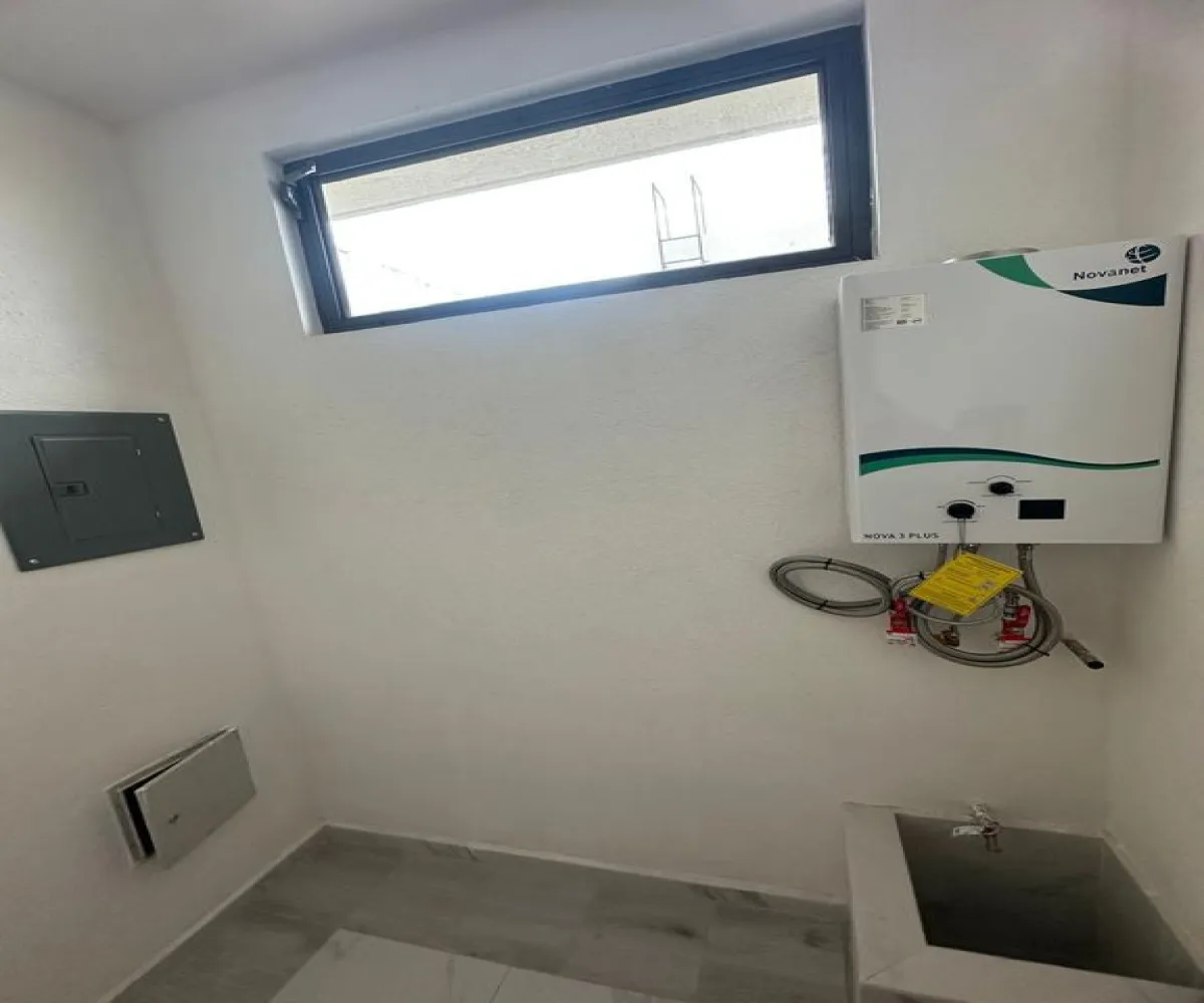 Casa En Venta,Avenida Vuelo de las Grullas 300, Tlajomulco de Zúñiga, Jalisco 45645, 4 Habitaciones,5 Baños,Avenida Vuelo de las Grullas,1,pz9ahhm