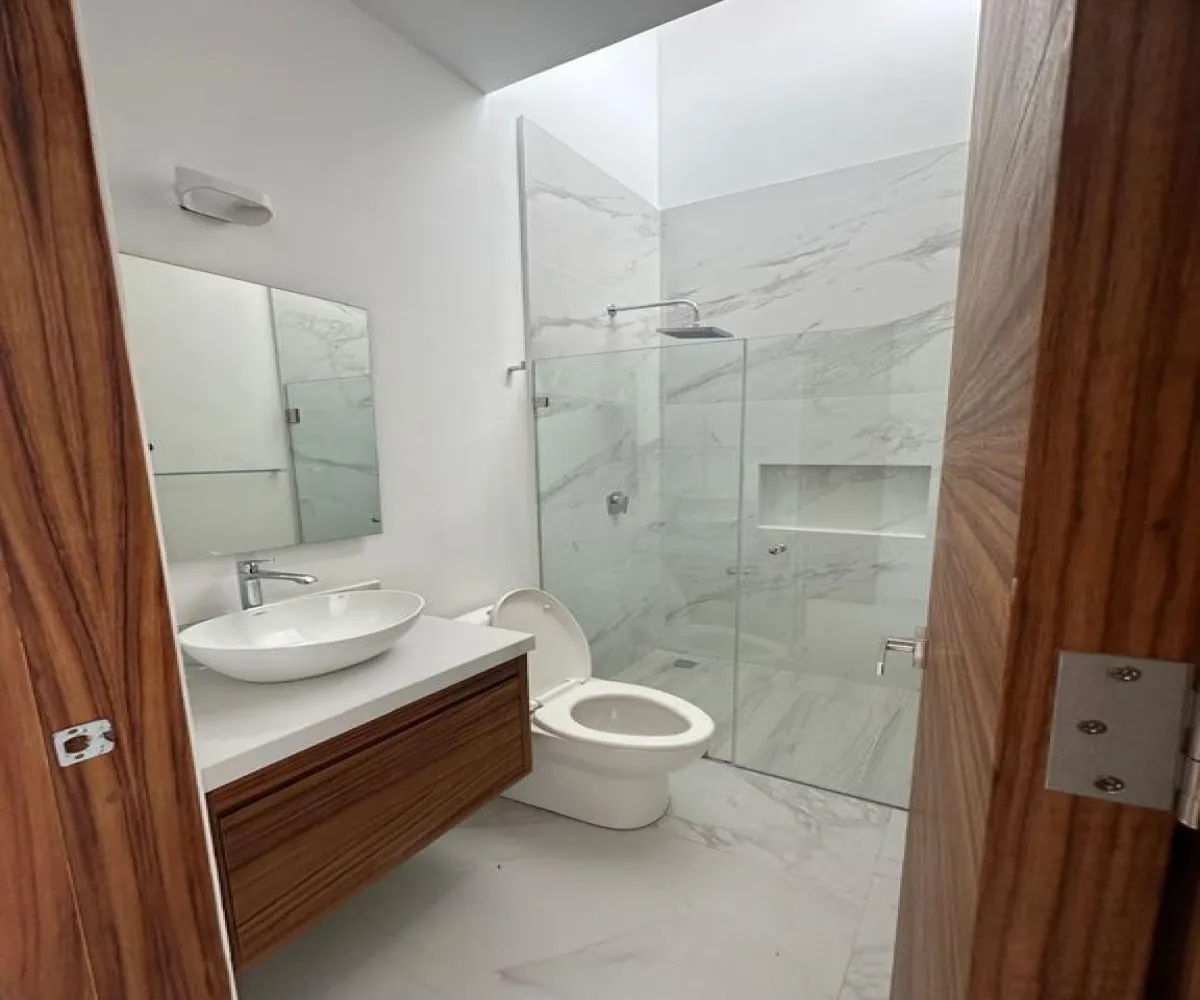 Casa En Venta,Avenida Vuelo de las Grullas 300, Tlajomulco de Zúñiga, Jalisco 45645, 4 Habitaciones,5 Baños,Avenida Vuelo de las Grullas,1,pz9ahhm
