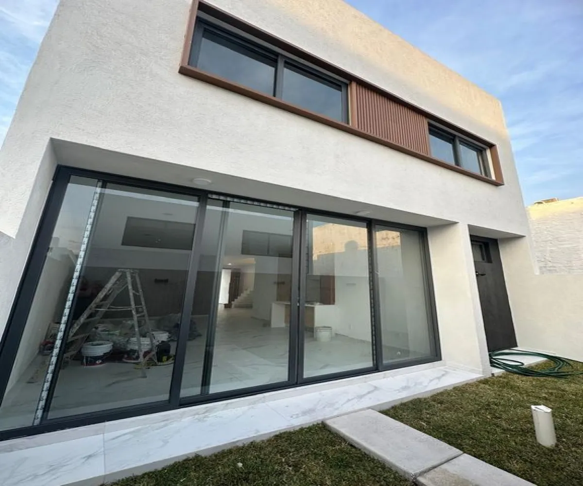 Casa En Venta,Avenida Vuelo de las Grullas 300, Tlajomulco de Zúñiga, Jalisco 45645, 4 Habitaciones,5 Baños,Avenida Vuelo de las Grullas,1,pz9ahhm