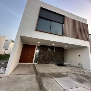 Casa En Venta,Avenida Vuelo de las Grullas 300, Tlajomulco de Zúñiga, Jalisco 45645, 4 Habitaciones,5 Baños,Avenida Vuelo de las Grullas,1,pz9ahhm