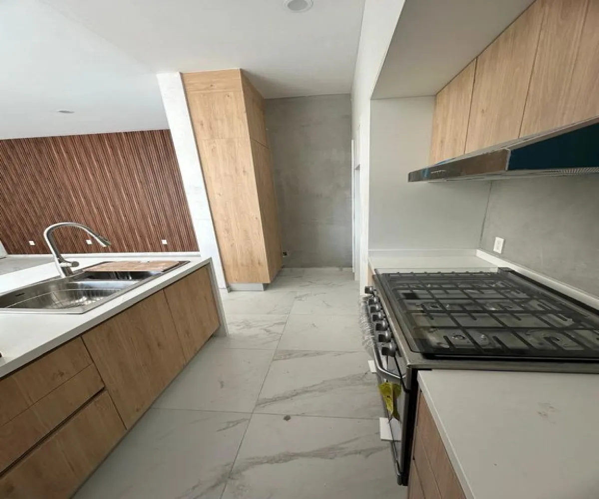 Casa En Venta,Avenida Vuelo de las Grullas 300, Tlajomulco de Zúñiga, Jalisco 45645, 4 Habitaciones,5 Baños,Avenida Vuelo de las Grullas,1,pz9ahhm