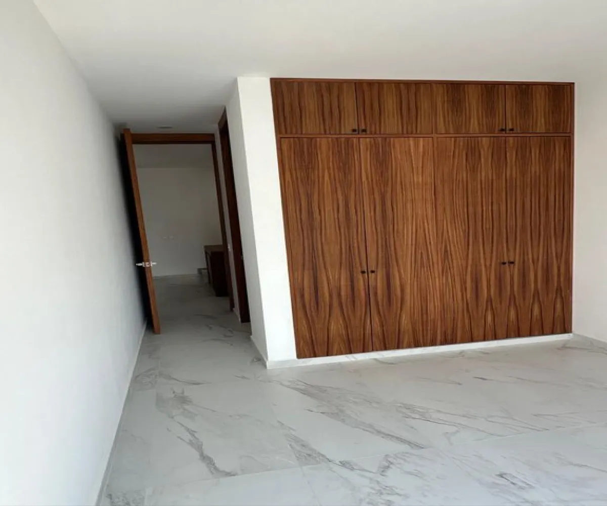 Casa En Venta,Avenida Vuelo de las Grullas 300, Tlajomulco de Zúñiga, Jalisco 45645, 4 Habitaciones,5 Baños,Avenida Vuelo de las Grullas,1,pz9ahhm