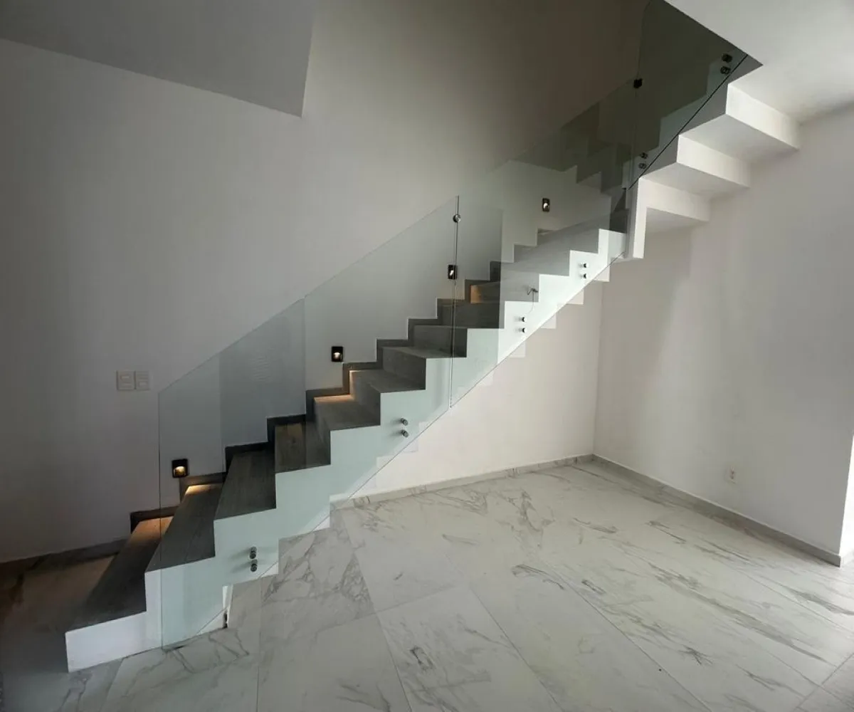 Casa En Venta,Avenida Vuelo de las Grullas 300, Tlajomulco de Zúñiga, Jalisco 45645, 4 Habitaciones,5 Baños,Avenida Vuelo de las Grullas,1,pz9ahhm