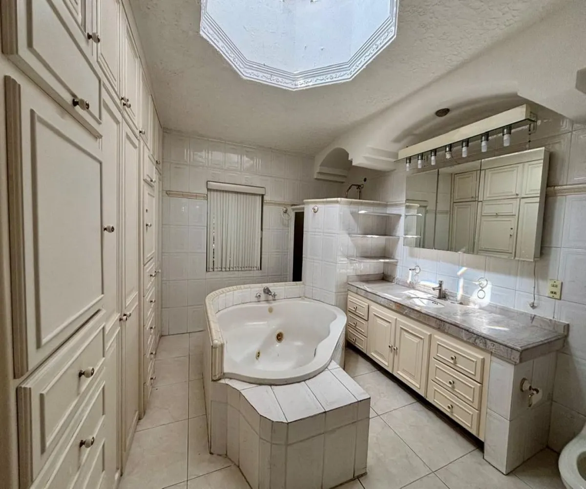 Casa En Renta,Jardines Vallarta,Honorato Balzac 173, Zapopan, Jalisco 45027, 4 Habitaciones,4 Baños,Honorato Balzac,1,pTWWwoc