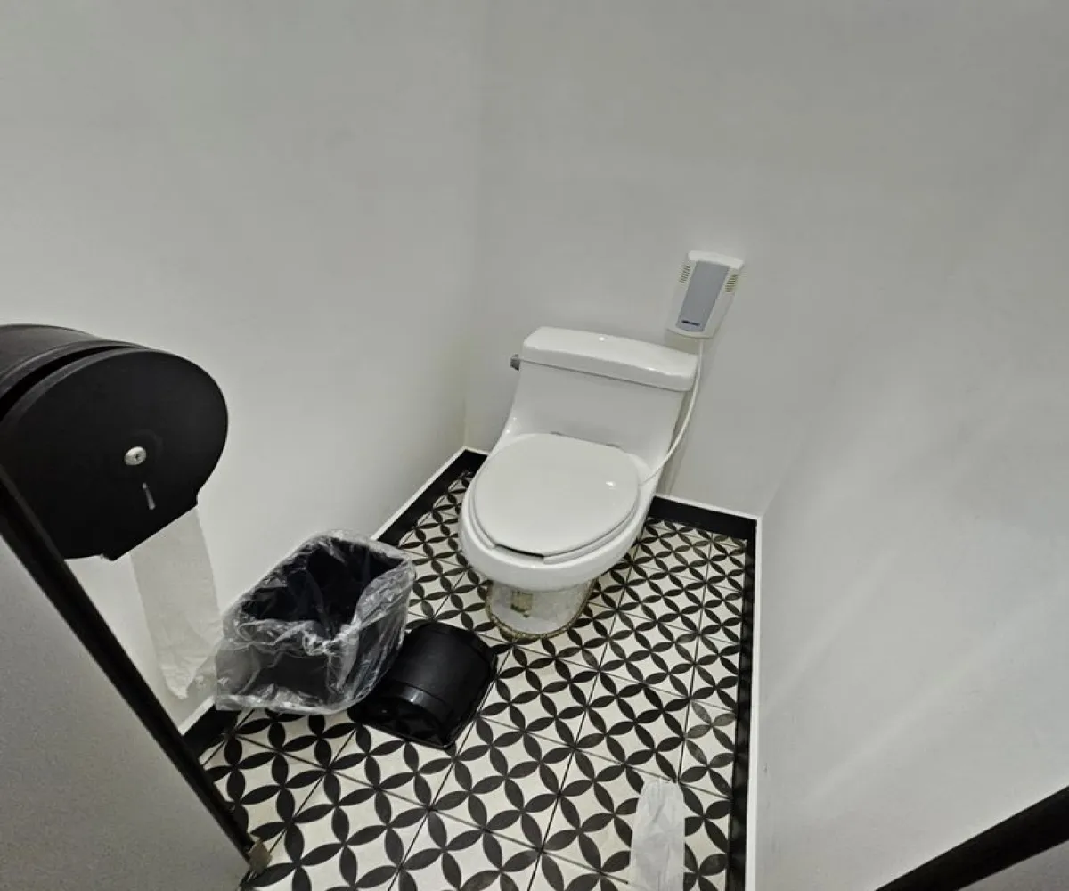 Local En Renta,Fracc Valle Real,Avenida Santa Margarita 4099 C16 y C17, Zapopan, Jalisco 45019,5 Baños,Avenida Santa Margarita,1,pdzzVJK