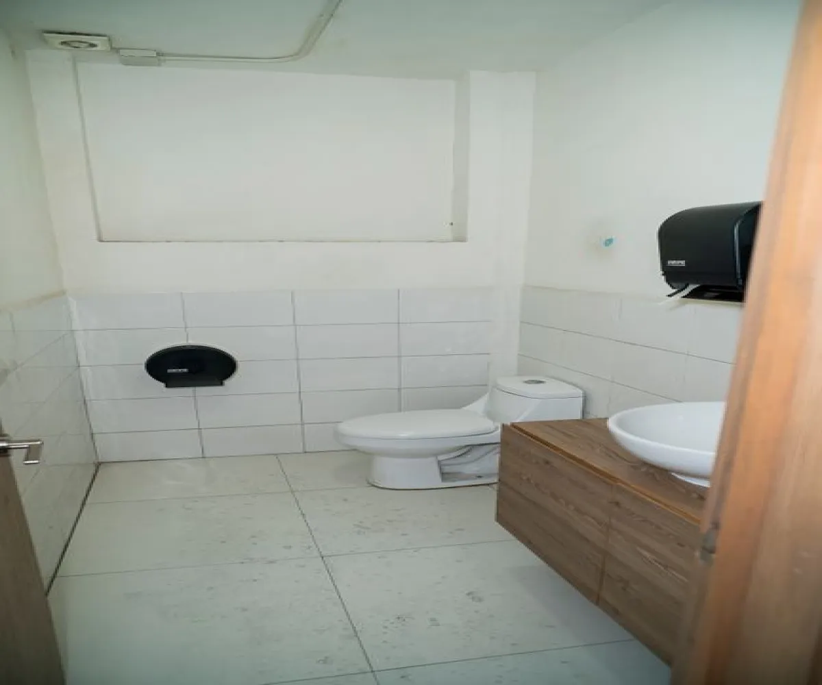 Local En Venta,Centro,Calle Santa Mónica 179, Guadalajara, Jalisco 44100,3 Baños,Calle Santa Mónica,3,p6g9ewE