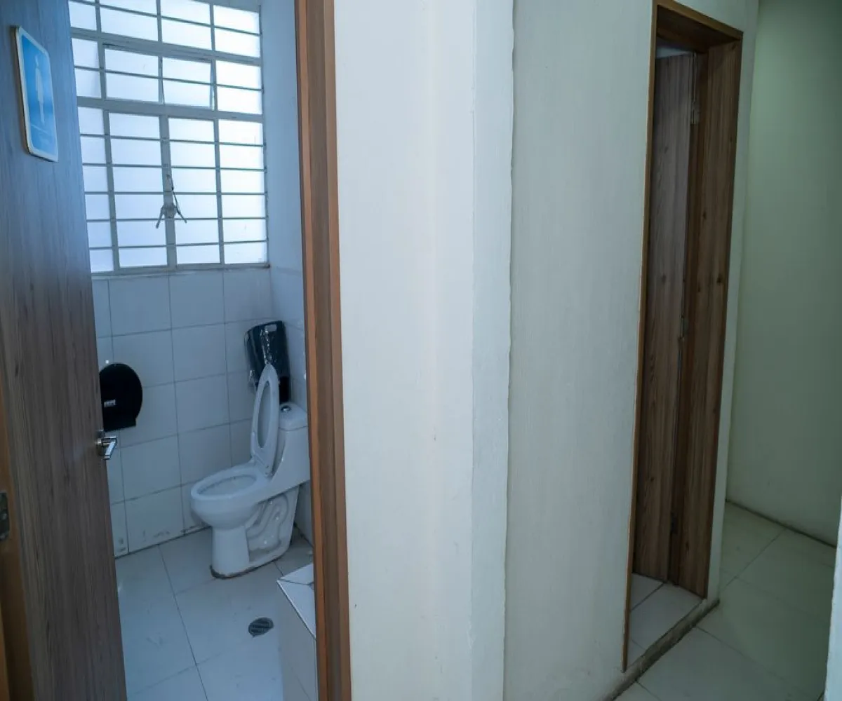 Local En Venta,Centro,Calle Santa Mónica 179, Guadalajara, Jalisco 44100,3 Baños,Calle Santa Mónica,3,p6g9ewE