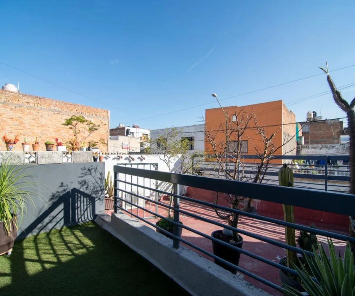 Casa En Venta,La Perla,Clemente Aguirre 61, Guadalajara, Jalisco 44360, 4 Habitaciones,2 Baños,Clemente Aguirre,1,pSUNbrV