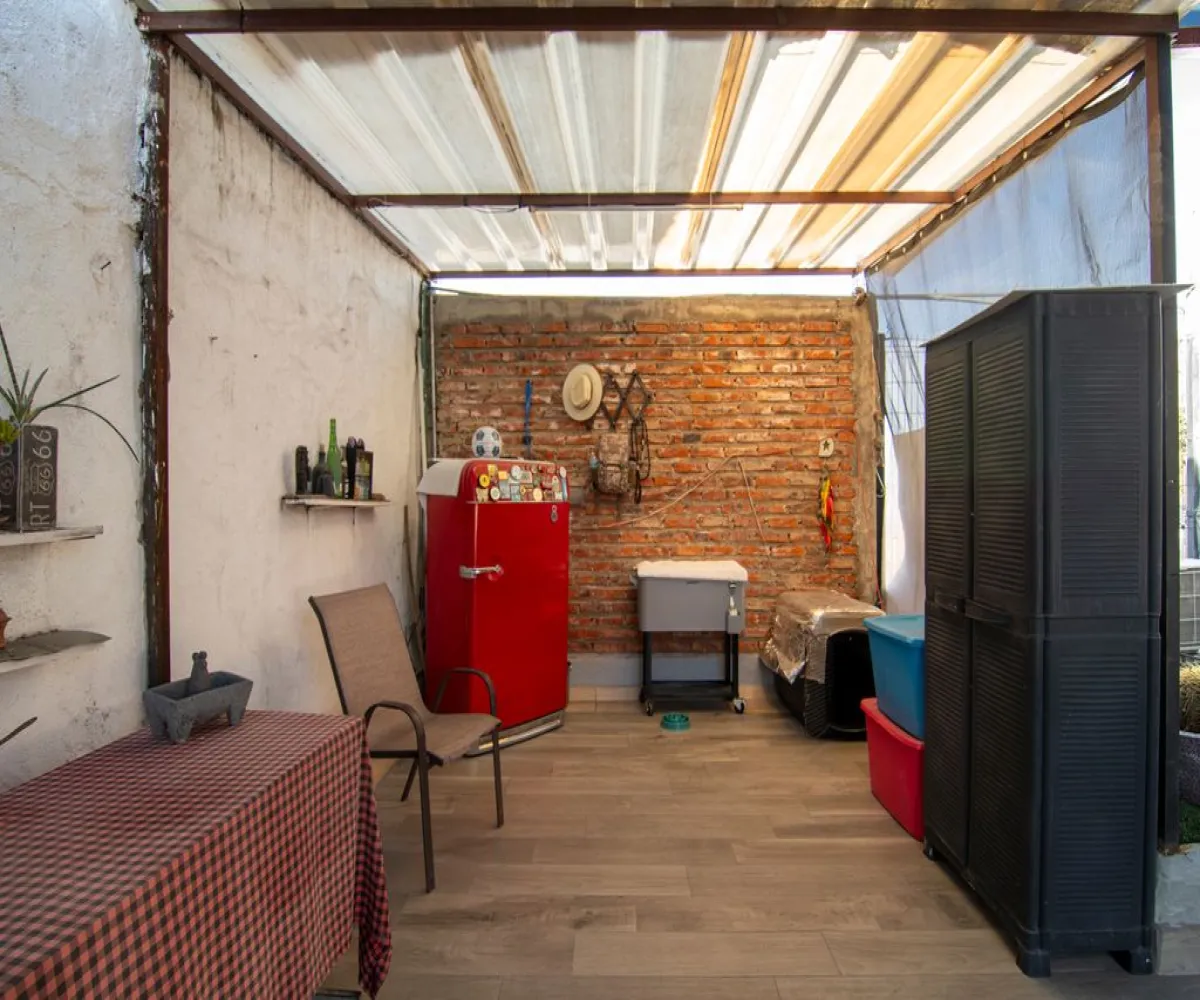 Casa En Venta,La Perla,Clemente Aguirre 61, Guadalajara, Jalisco 44360, 4 Habitaciones,2 Baños,Clemente Aguirre,1,pSUNbrV