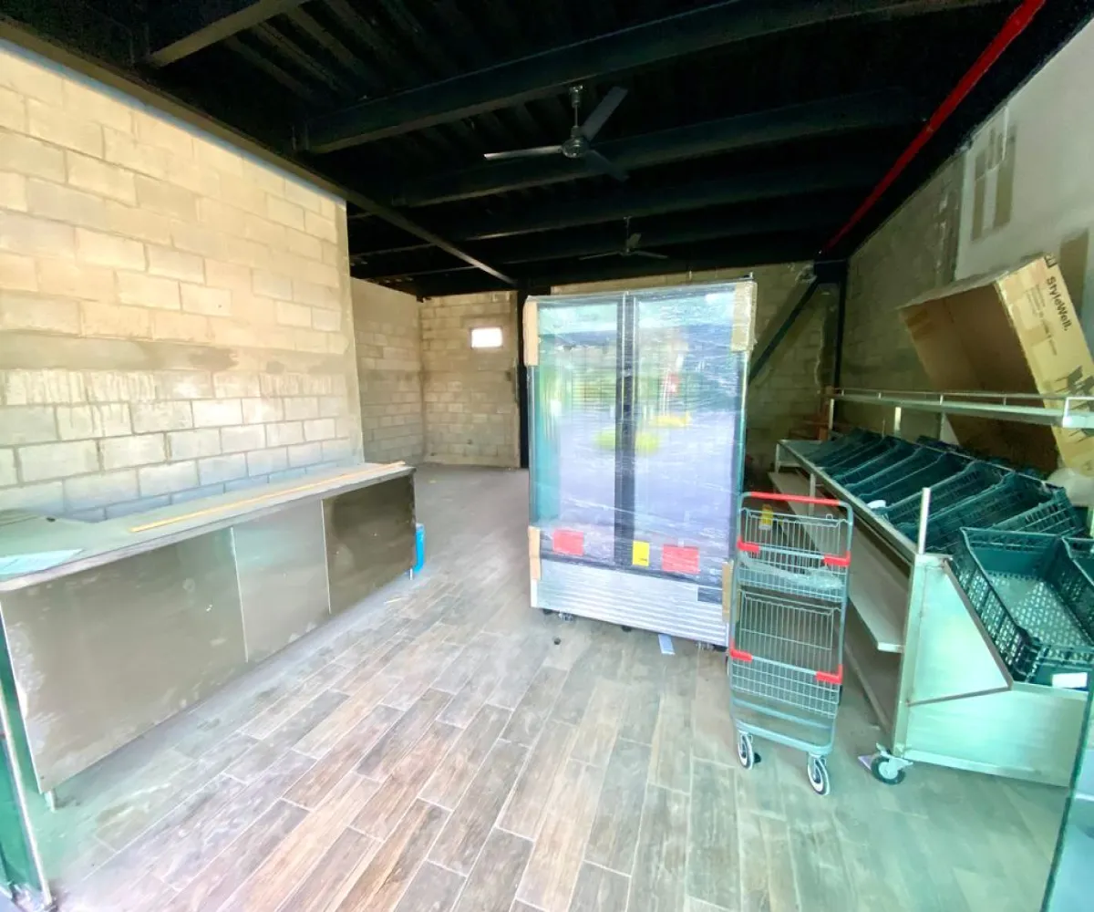 Local En Renta,Santa Ana Tepetitlan,Avenida Paseo de los Robles Norte S/N, Zapopan, Jalisco 45066,Avenida Paseo de los Robles Norte,1,pyvmjZF