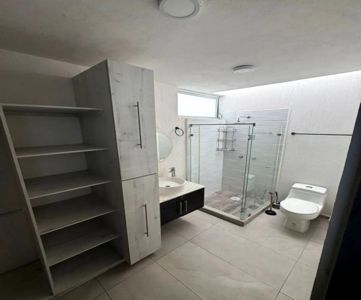 Casa En Venta,Tlaquepaque,Prolongación Manuel López Cotilla S/N, San Pedro Tlaquepaque, Jalisco 45610, 3 Habitaciones,3 Baños,Prolongación Manuel López Cotilla,2,pYfiOUw