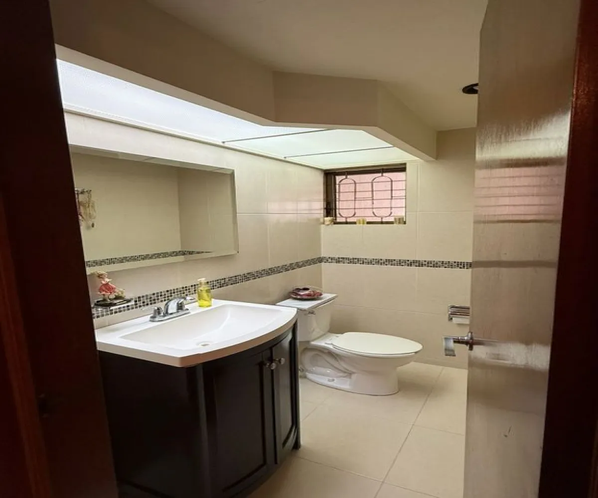 Casa En Renta,Jardines Vallarta,Avenida Novelistas 5100, Zapopan, Jalisco 45027, 3 Habitaciones,3 Baños,Avenida Novelistas,2,pqjON1Z