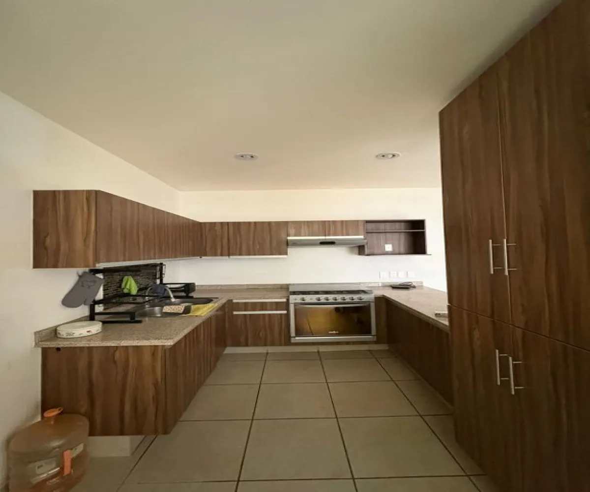 Casa En Venta,Avenida Vuelo de las Grullas 100 g4, Tlajomulco de Zúñiga, Jalisco 45645, 3 Habitaciones,2 Baños,Avenida Vuelo de las Grullas,1,pUY0z9M