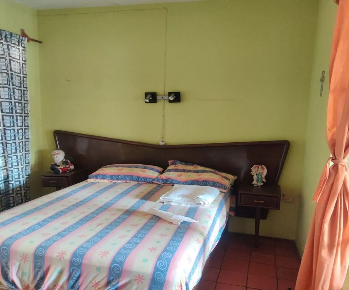 Casa En Venta,Oblatos,Av. República 874 B, Guadalajara, Jalisco 44700, 4 Habitaciones,2 Baños,Av. República ,2,puIvPOP