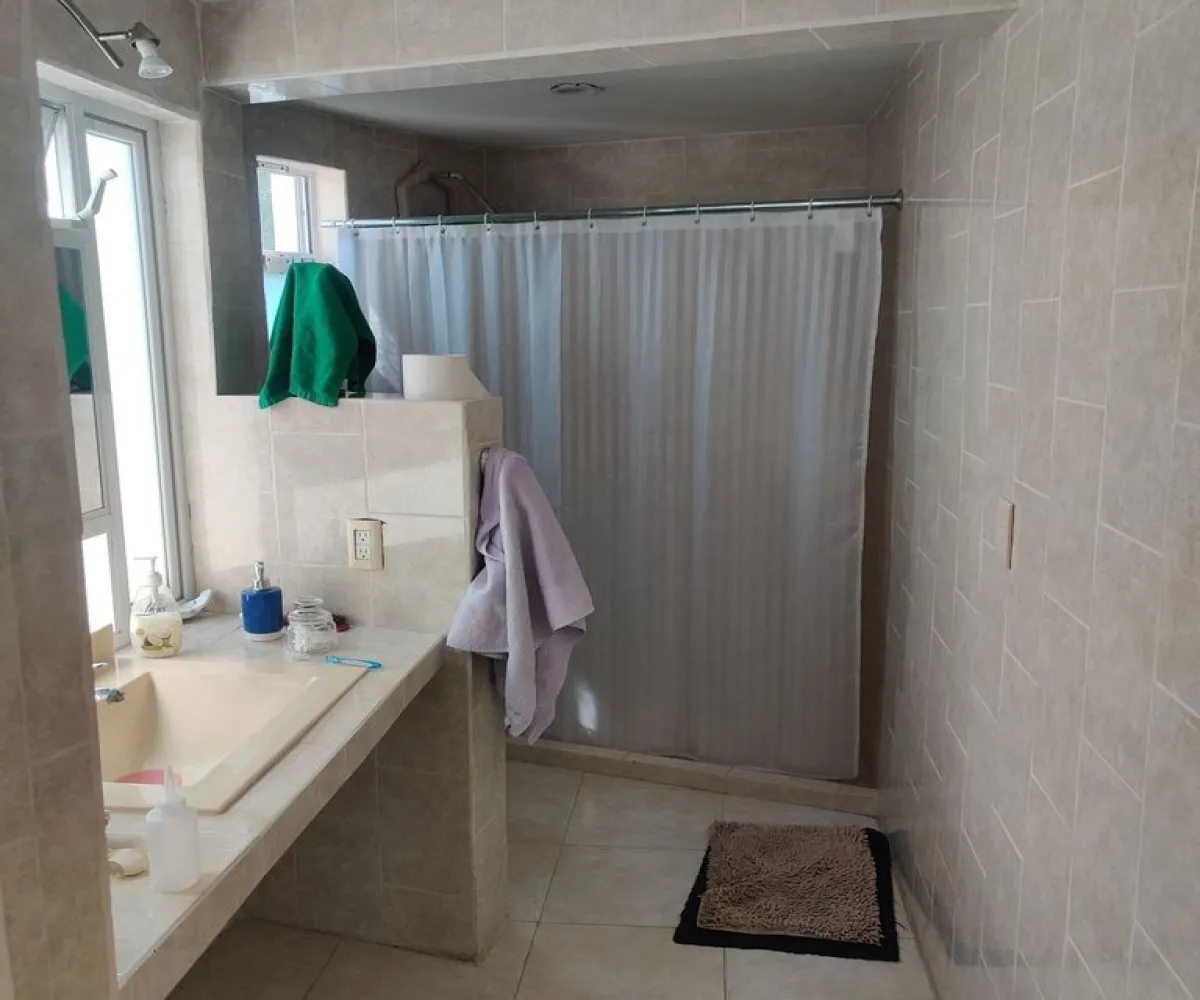 Casa En Venta,Oblatos,Av. República 874 B, Guadalajara, Jalisco 44700, 4 Habitaciones,2 Baños,Av. República ,2,puIvPOP