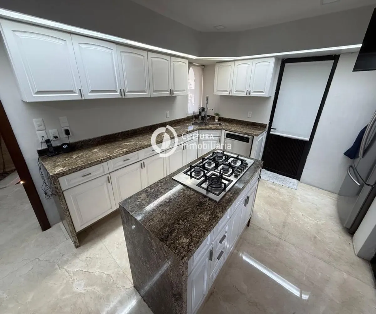 Casa En Venta,Royal Country,Avenida Paseo Royal Country 5598, Zapopan, Jalisco 45116, 4 Habitaciones,4 Baños,Avenida Paseo Royal Country,1,pRkH0jJ