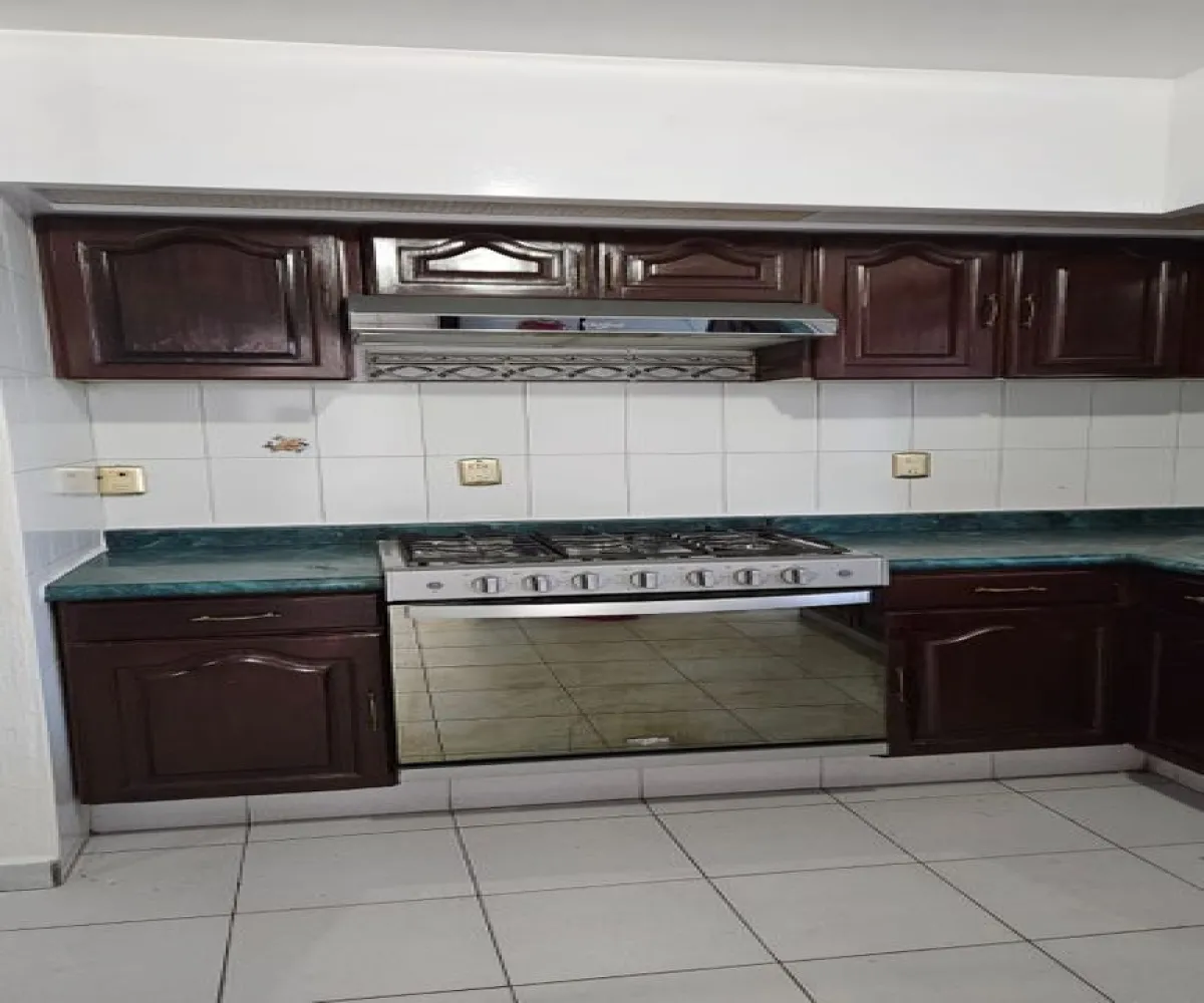 Casa En Renta,Parque de la Castellana,Av. Central 1081, Zapopan, Jalisco 45117, 4 Habitaciones,3 Baños,Av. Central,1,pbwwkXw