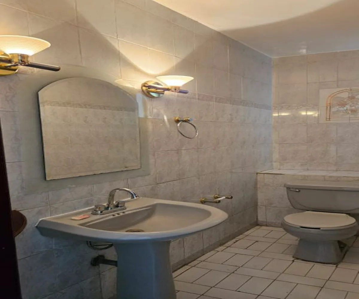 Casa En Renta,Parque de la Castellana,Av. Central 1081, Zapopan, Jalisco 45117, 4 Habitaciones,3 Baños,Av. Central,1,pbwwkXw