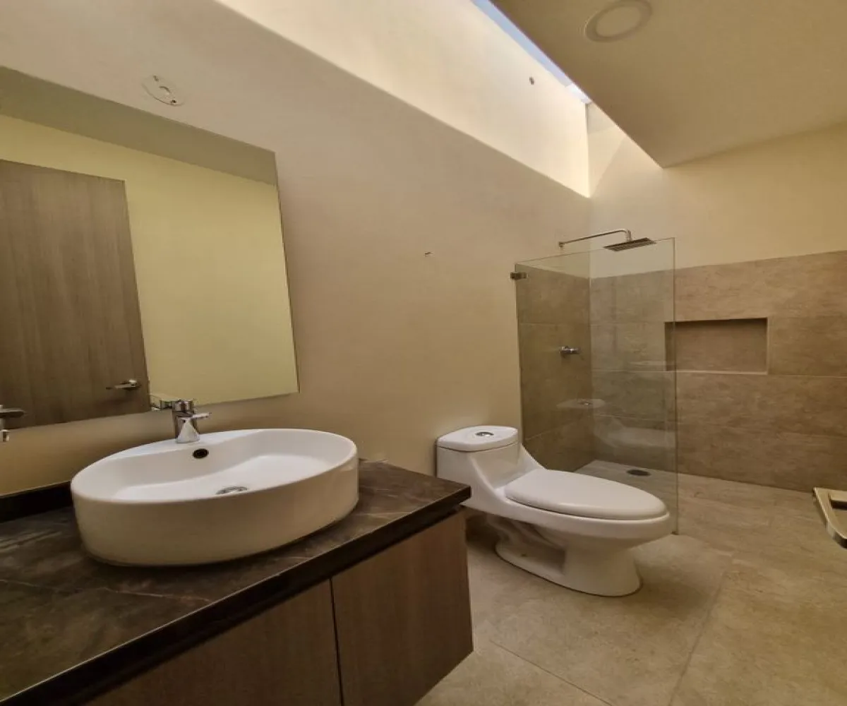 Casa En Venta,Casa fuerte,Avenida Casa Fuerte 126 60, Tlajomulco de Zúñiga, Jalisco 45645, 3 Habitaciones,3 Baños,Avenida Casa Fuerte,2,ppyiM0i