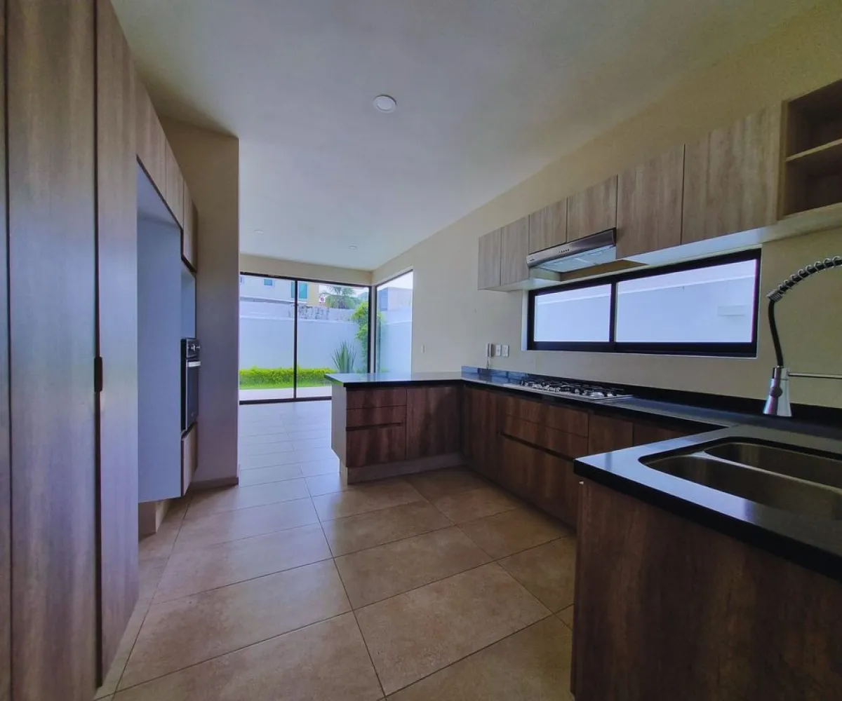 Casa En Venta,Casa fuerte,Avenida Casa Fuerte 126 60, Tlajomulco de Zúñiga, Jalisco 45645, 3 Habitaciones,3 Baños,Avenida Casa Fuerte,2,ppyiM0i