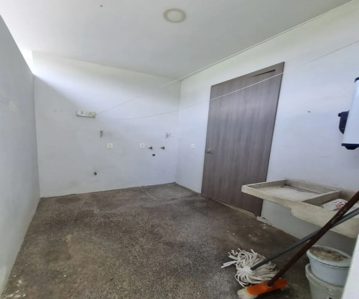 Casa En Venta,Casa fuerte,Avenida Casa Fuerte 126 60, Tlajomulco de Zúñiga, Jalisco 45645, 3 Habitaciones,3 Baños,Avenida Casa Fuerte,2,ppyiM0i