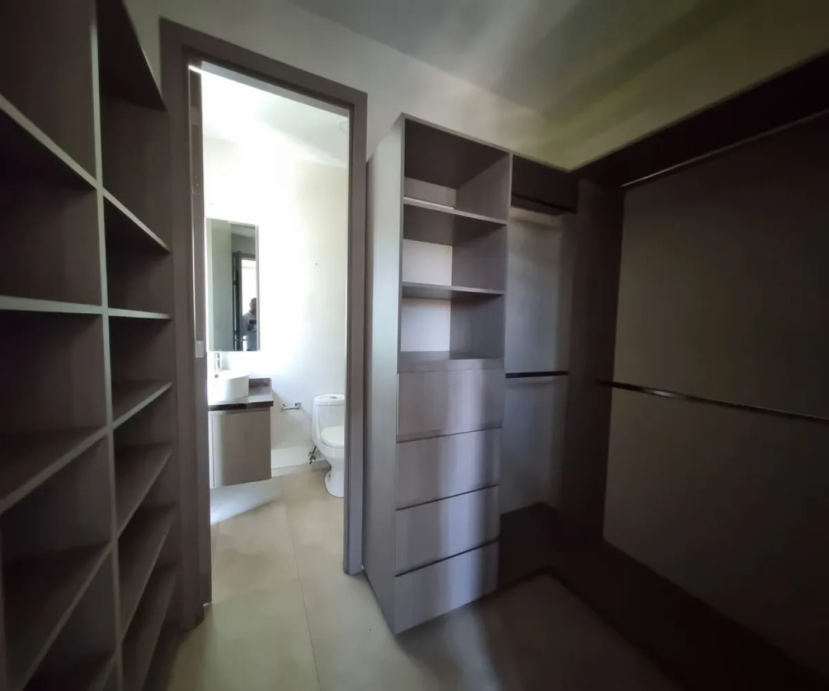 Casa En Venta,Casa fuerte,Avenida Casa Fuerte 126 60, Tlajomulco de Zúñiga, Jalisco 45645, 3 Habitaciones,3 Baños,Avenida Casa Fuerte,2,ppyiM0i