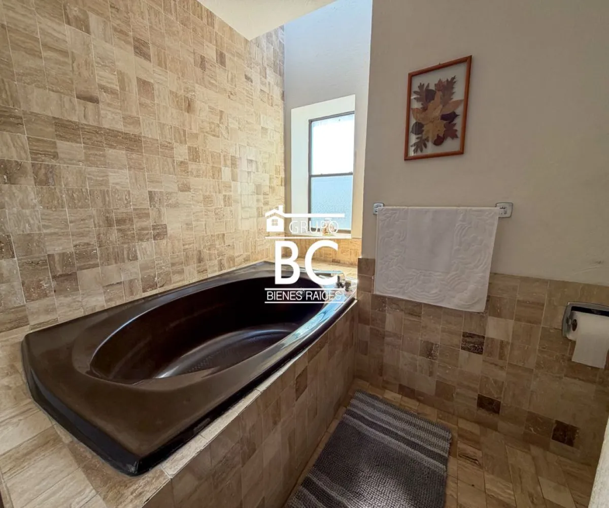 Casa En Venta,La Floresta,Paseo de La Colina 14, Chapala, Jalisco 45920, 5 Habitaciones,6 Baños,Paseo de La Colina,1,psOWKwh