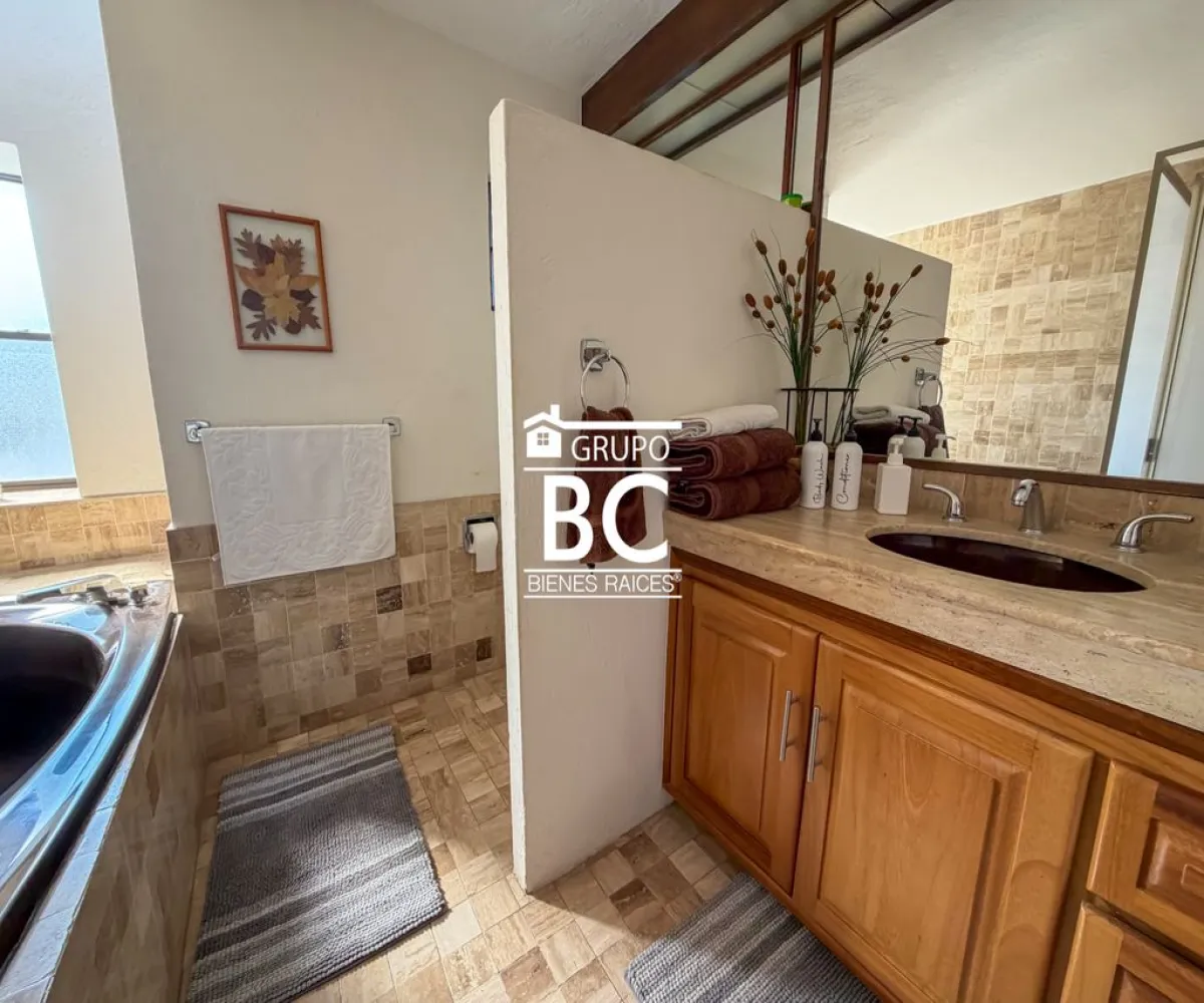 Casa En Venta,La Floresta,Paseo de La Colina 14, Chapala, Jalisco 45920, 5 Habitaciones,6 Baños,Paseo de La Colina,1,psOWKwh