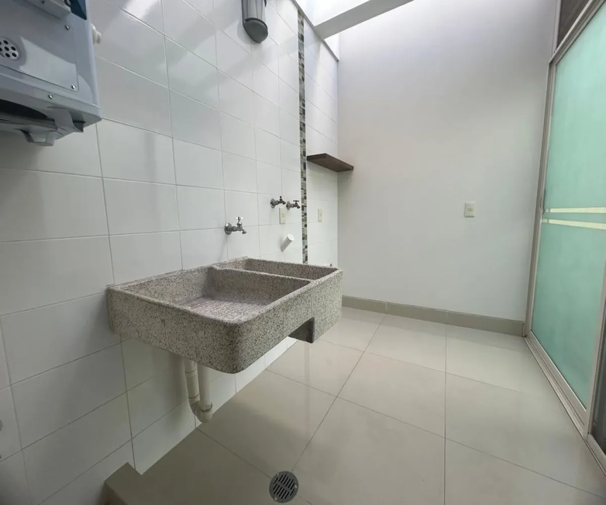 Casa En Renta,Jardines de Los Arcos,Calle Cuautitlán 526, Guadalajara, Jalisco 44500, 3 Habitaciones,3 Baños,Calle Cuautitlán,1,p37zfTf