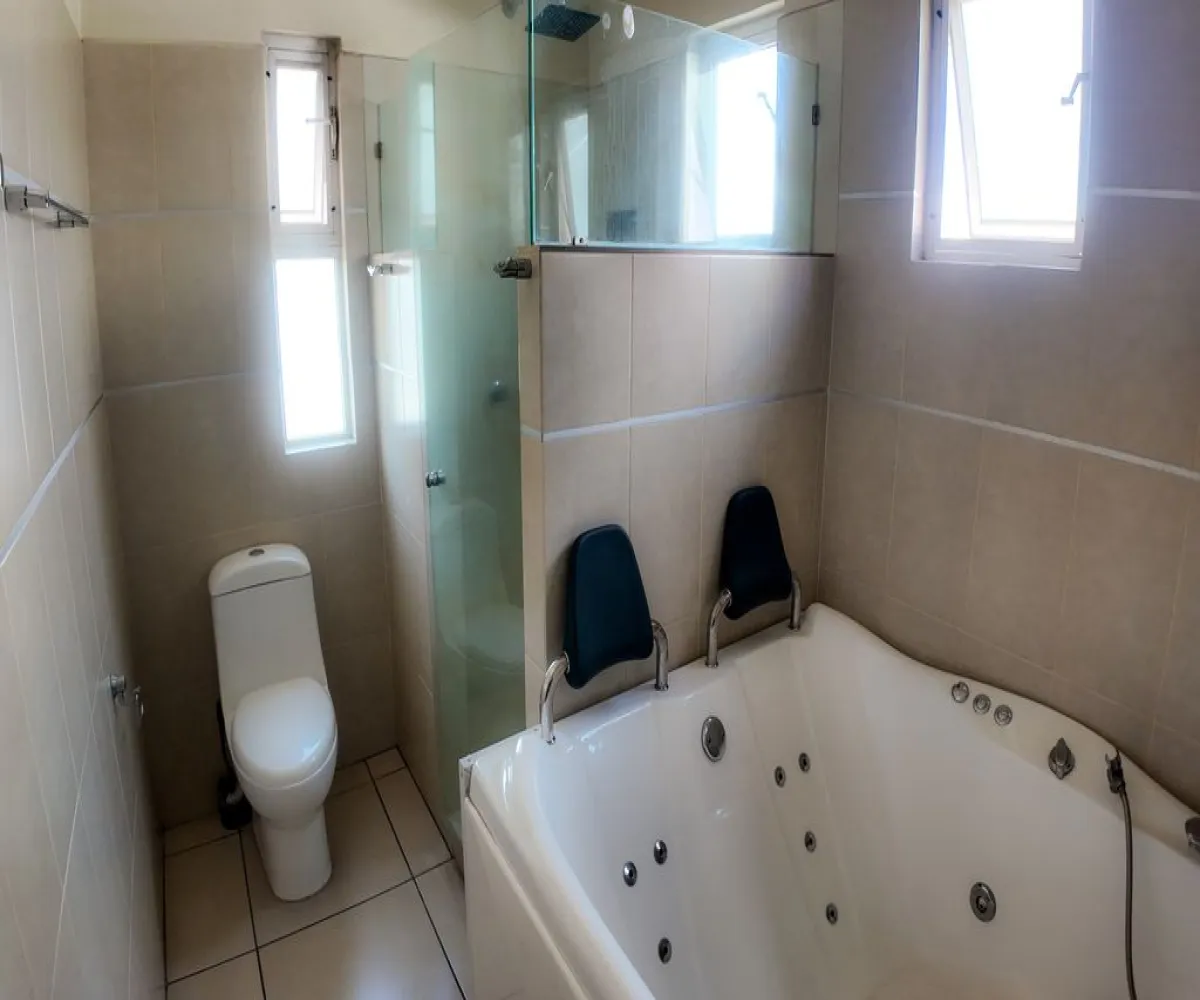 Casa En Venta,Fracc Puertas Del Tule,Avenida del Ahuehuete S/N, Zapopan, Jalisco 45017, 4 Habitaciones,4 Baños,Avenida del Ahuehuete,2,pSuFIND