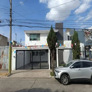 Casa En Venta,Jardines de Guadalupe,Calle Santo Tomás de Aquino 4840, Zapopan, Jalisco 45038, 4 Habitaciones,4 Baños,Calle Santo Tomás de Aquino,1,pAaye5i