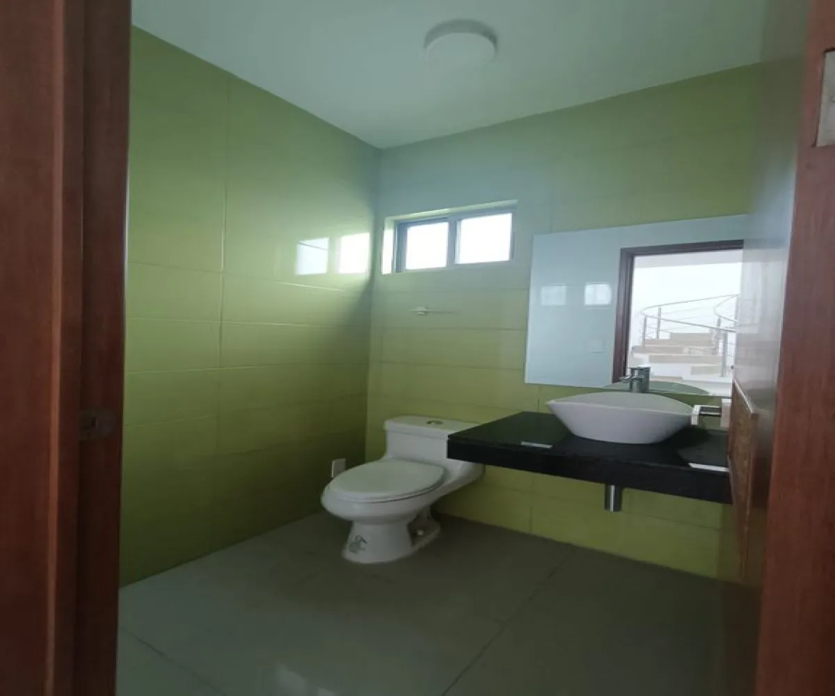 Casa En Venta,Jardines de Guadalupe,Calle Santo Tomás de Aquino 4840, Zapopan, Jalisco 45038, 4 Habitaciones,4 Baños,Calle Santo Tomás de Aquino,1,pAaye5i