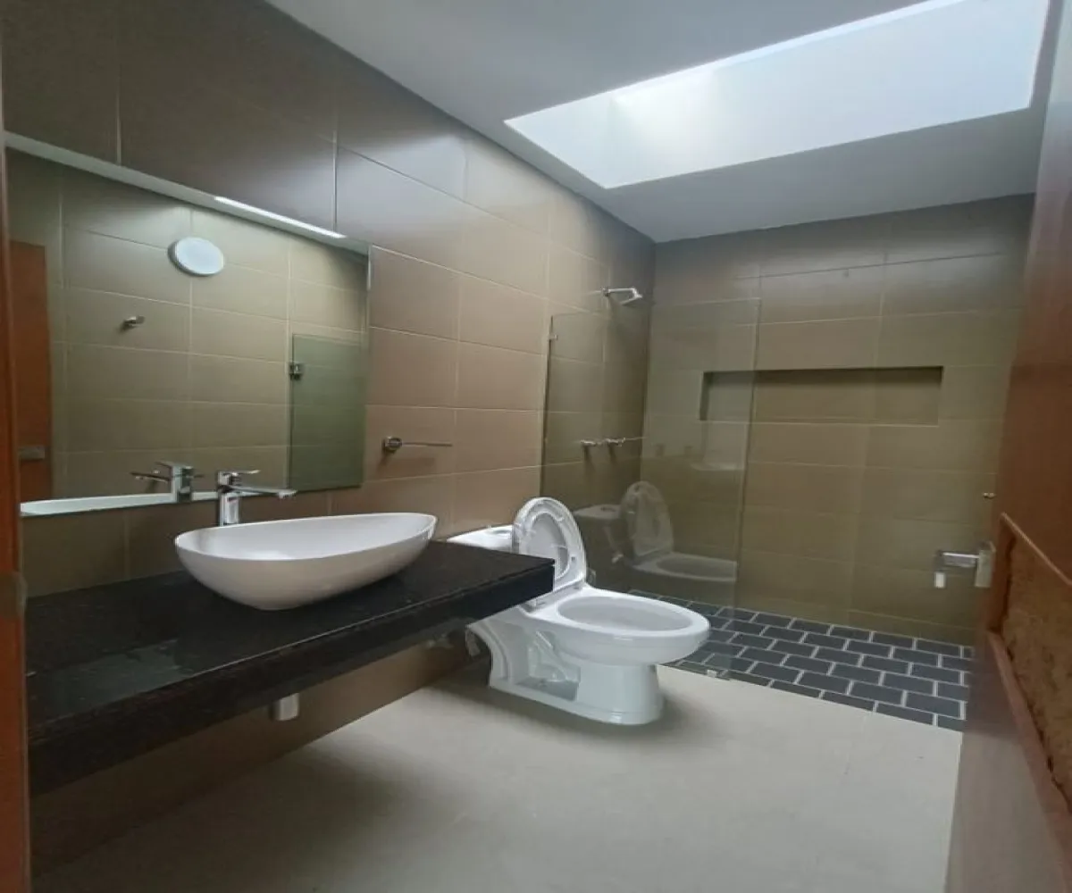 Casa En Venta,Jardines de Guadalupe,Calle Santo Tomás de Aquino 4840, Zapopan, Jalisco 45038, 4 Habitaciones,4 Baños,Calle Santo Tomás de Aquino,1,pAaye5i