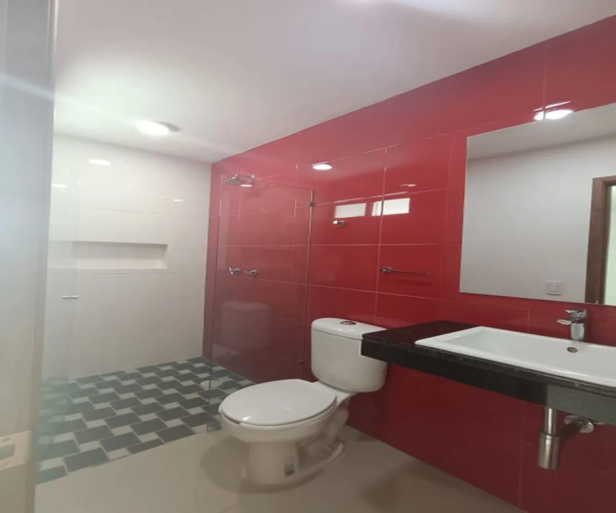 Casa En Venta,Jardines de Guadalupe,Calle Santo Tomás de Aquino 4840, Zapopan, Jalisco 45038, 4 Habitaciones,4 Baños,Calle Santo Tomás de Aquino,1,pAaye5i