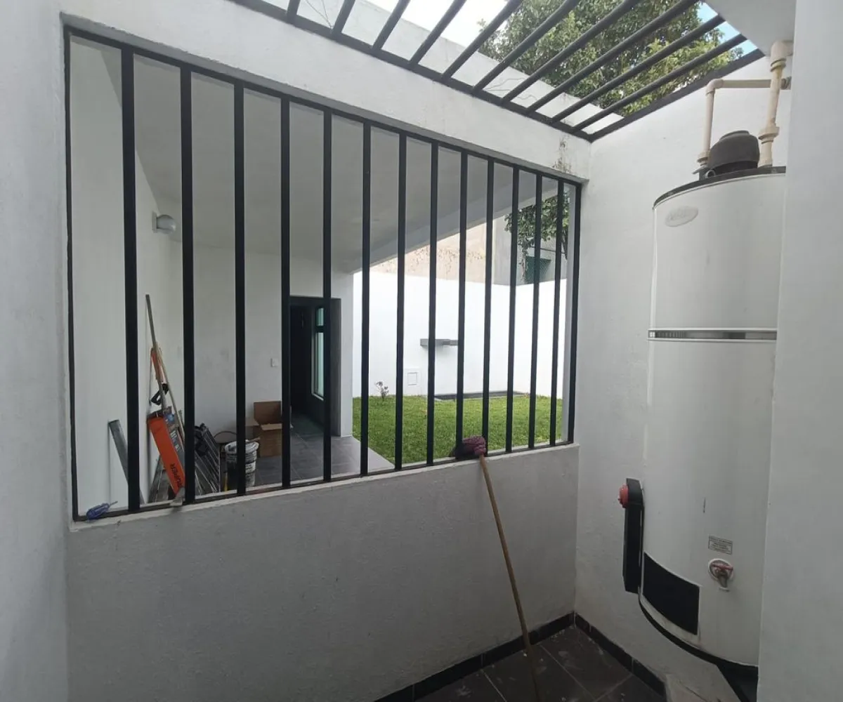 Casa En Venta,Jardines de Guadalupe,Calle Santo Tomás de Aquino 4840, Zapopan, Jalisco 45038, 4 Habitaciones,4 Baños,Calle Santo Tomás de Aquino,1,pAaye5i