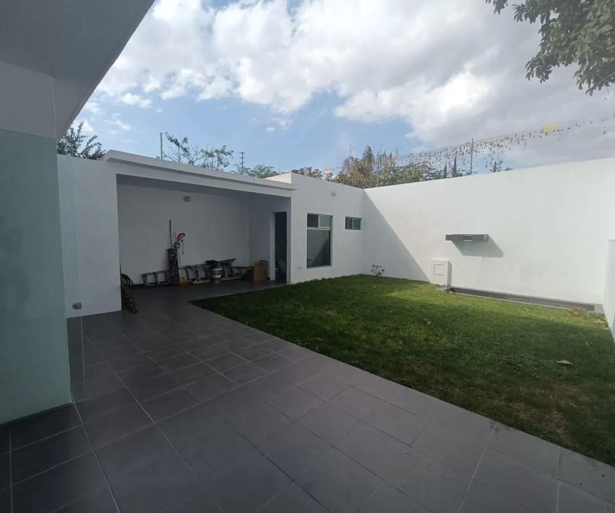 Casa En Venta,Jardines de Guadalupe,Calle Santo Tomás de Aquino 4840, Zapopan, Jalisco 45038, 4 Habitaciones,4 Baños,Calle Santo Tomás de Aquino,1,pAaye5i
